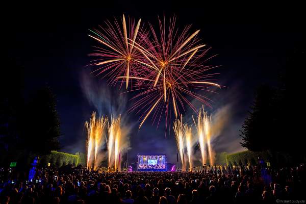 Feuerwerk bei Schloss in Flammen 2022 in Schwetzingen beim Mannheimer Sommer