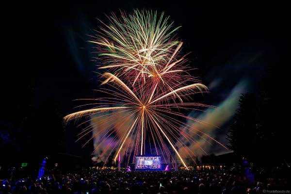 Feuerwerk bei Schloss in Flammen 2022 in Schwetzingen beim Mannheimer Sommer