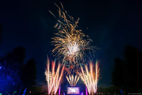 Feuerwerk bei Schloss in Flammen 2022 in Schwetzingen beim Mannheimer Sommer