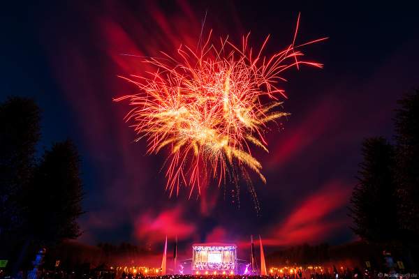 Feuerwerk bei Schloss in Flammen 2022 in Schwetzingen beim Mannheimer Sommer