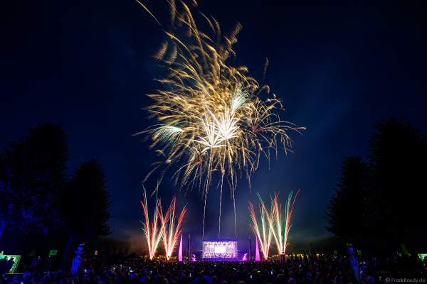 Feuerwerk bei Schloss in Flammen 2022 in Schwetzingen beim Mannheimer Sommer