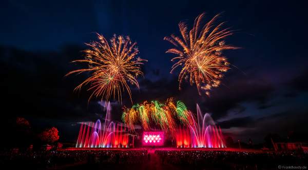 DJs, Live-Acts und eine grandiose multimediale Wassershow mit Feuerwerk bei Vents d’Est 2022