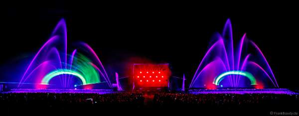 DJs, Live-Acts und eine grandiose multimediale Wassershow mit Feuerwerk bei Vents d’Est 2022