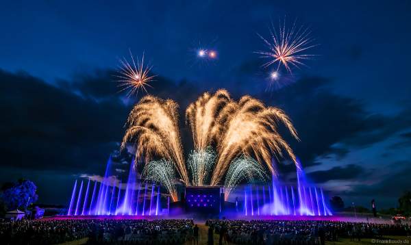 DJs, Live-Acts und eine grandiose multimediale Wassershow mit Feuerwerk bei Vents d’Est 2022