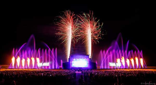 DJs, Live-Acts und eine grandiose multimediale Wassershow mit Feuerwerk bei Vents d’Est 2022