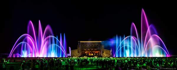 DJs, Live-Acts und eine grandiose multimediale Wassershow mit Feuerwerk bei Vents d’Est 2022