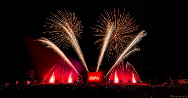DJs, Live-Acts und eine grandiose multimediale Wassershow mit Feuerwerk bei Vents d’Est 2022