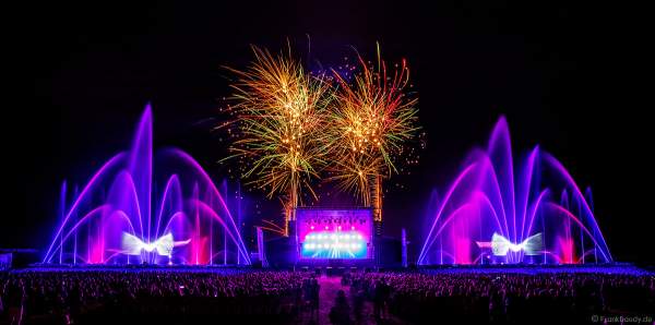 DJs, Live-Acts und eine grandiose multimediale Wassershow mit Feuerwerk bei Vents d’Est 2022