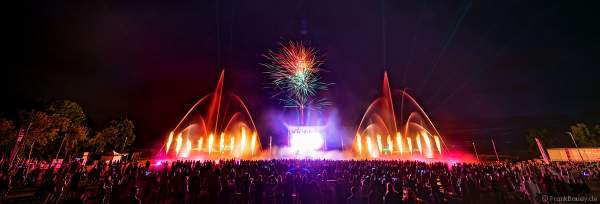DJs, Live-Acts und eine grandiose multimediale Wassershow mit Feuerwerk bei Vents d’Est 2022