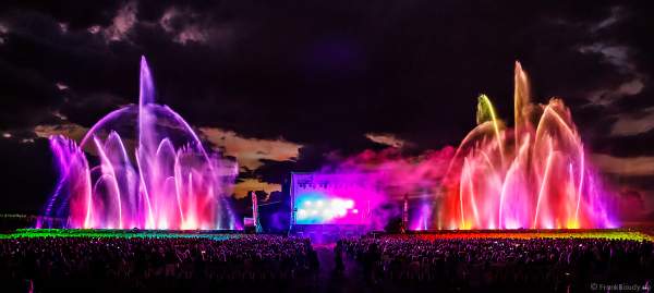 DJs, Live-Acts und eine grandiose multimediale Wassershow mit Feuerwerk bei Vents d’Est 2022