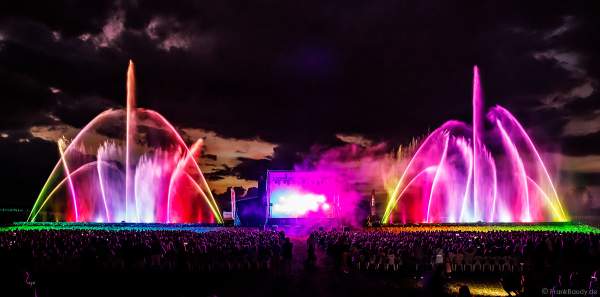 DJs, Live-Acts und eine grandiose multimediale Wassershow mit Feuerwerk bei Vents d’Est 2022