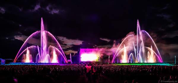 DJs, Live-Acts und eine grandiose multimediale Wassershow mit Feuerwerk bei Vents d’Est 2022