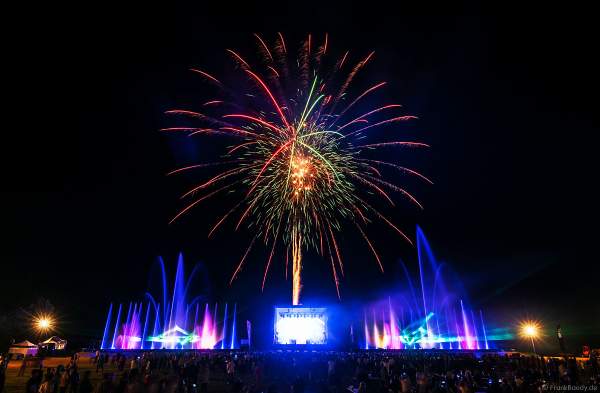 DJs, Live-Acts und eine grandiose multimediale Wassershow mit Feuerwerk bei Vents d’Est 2022