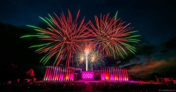 DJs, Live-Acts und eine grandiose multimediale Wassershow mit Feuerwerk bei Vents d’Est 2022