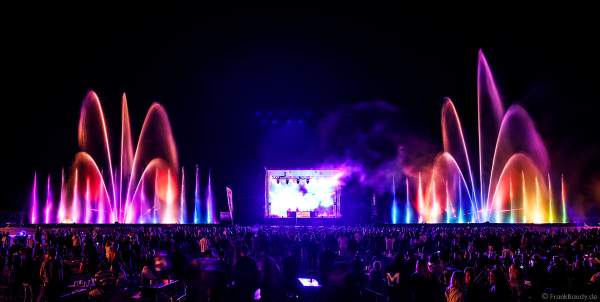 DJs, Live-Acts und eine grandiose multimediale Wassershow mit Feuerwerk bei Vents d’Est 2022