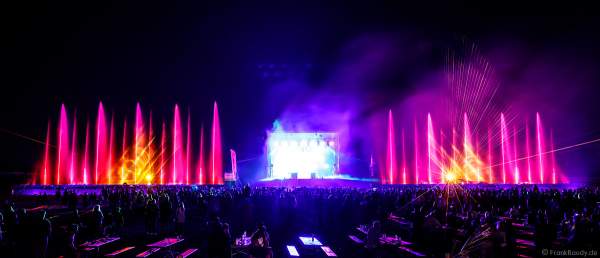 DJs, Live-Acts und eine grandiose multimediale Wassershow mit Feuerwerk bei Vents d’Est 2022