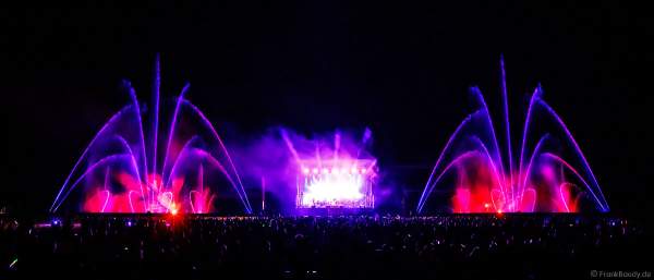 DJs, Live-Acts und eine grandiose multimediale Wassershow mit Feuerwerk bei Vents d’Est 2022