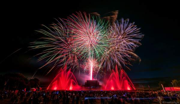 DJs, Live-Acts und eine grandiose multimediale Wassershow mit Feuerwerk bei Vents d’Est 2022