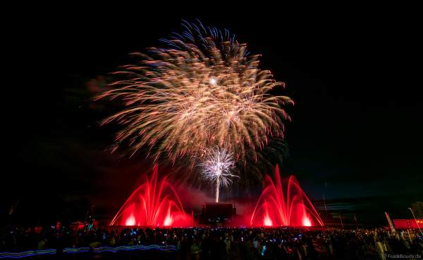 DJs, Live-Acts und eine grandiose multimediale Wassershow mit Feuerwerk bei Vents d’Est 2022