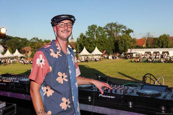 DJ françesco - RIFFX und Top Music bei Vents d’Est 2022