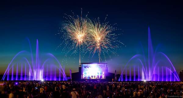 DJs, Live-Acts und eine grandiose multimediale Wassershow mit Feuerwerk bei Vents d’Est 2022