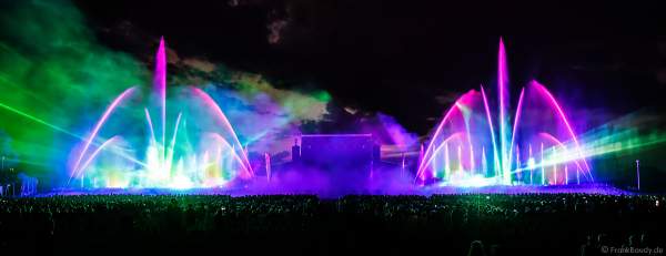 DJs, Live-Acts und eine grandiose multimediale Wassershow mit Feuerwerk bei Vents d’Est 2022