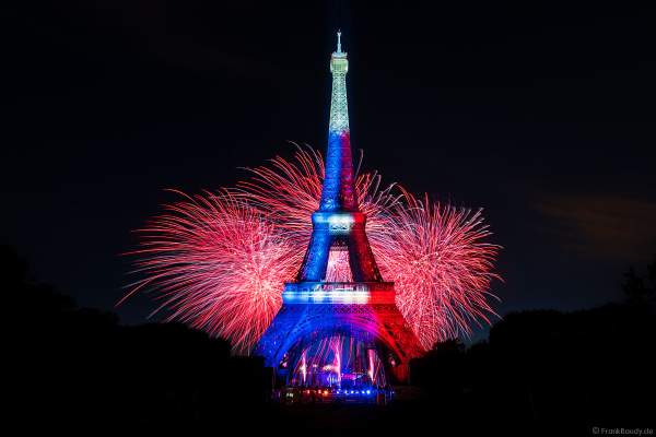 Am Abend des 14. Juli 2022 zelebrierte man beim französischen Nationalfeiertag am Eiffelturm in Paris ein monumentales Feuerwerk.