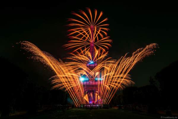 Am Abend des 14. Juli 2022 zelebrierte man beim französischen Nationalfeiertag am Eiffelturm in Paris ein monumentales Feuerwerk.