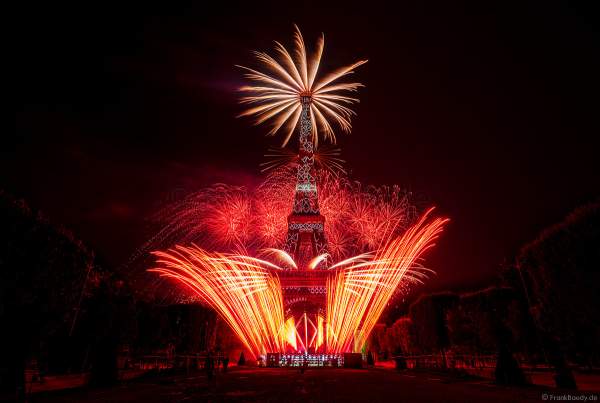 Am Abend des 14. Juli 2022 zelebrierte man beim französischen Nationalfeiertag am Eiffelturm in Paris ein monumentales Feuerwerk.