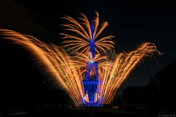 Am Abend des 14. Juli 2022 zelebrierte man beim französischen Nationalfeiertag am Eiffelturm in Paris ein monumentales Feuerwerk.