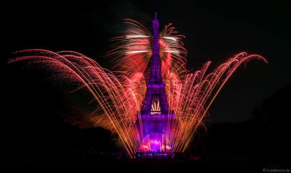 Am Abend des 14. Juli 2022 zelebrierte man beim französischen Nationalfeiertag am Eiffelturm in Paris ein monumentales Feuerwerk.