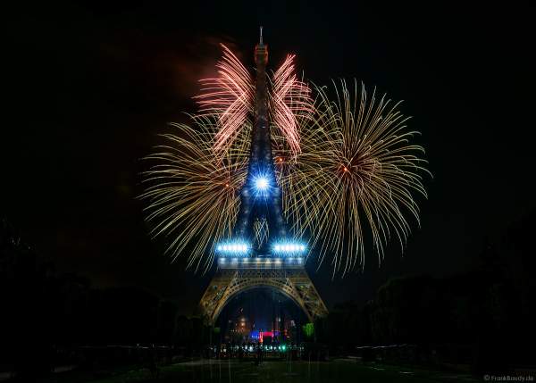 Am Abend des 14. Juli 2022 zelebrierte man beim französischen Nationalfeiertag am Eiffelturm in Paris ein monumentales Feuerwerk.