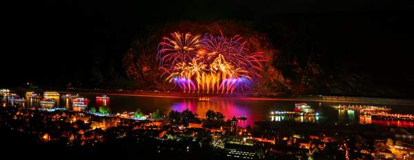 Feuerwerk NIGHT OF THE STARS bei Rhein in Flammen – Die Nacht der 1000 Feuer in Oberwesel 2022 zu bekannten Filmmelodien