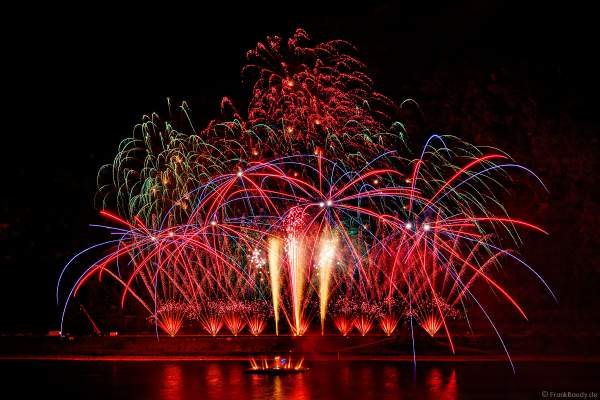 Feuerwerk NIGHT OF THE STARS bei Rhein in Flammen – Die Nacht der 1000 Feuer in Oberwesel 2022 zu bekannten Filmmelodien