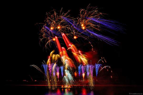 Feuerwerk NIGHT OF THE STARS bei Rhein in Flammen – Die Nacht der 1000 Feuer in Oberwesel 2022 zu bekannten Filmmelodien