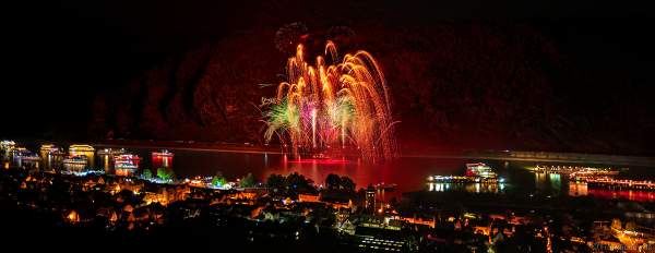 Feuerwerk NIGHT OF THE STARS bei Rhein in Flammen – Die Nacht der 1000 Feuer in Oberwesel 2022 zu bekannten Filmmelodien