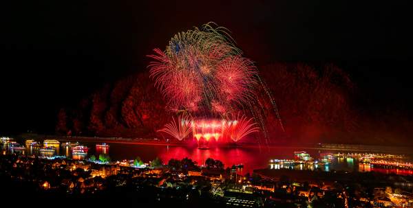 Feuerwerk NIGHT OF THE STARS bei Rhein in Flammen – Die Nacht der 1000 Feuer in Oberwesel 2022 zu bekannten Filmmelodien