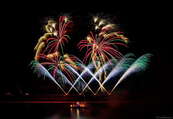 Feuerwerk NIGHT OF THE STARS bei Rhein in Flammen – Die Nacht der 1000 Feuer in Oberwesel 2022 zu bekannten Filmmelodien