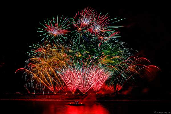 Feuerwerk NIGHT OF THE STARS bei Rhein in Flammen – Die Nacht der 1000 Feuer in Oberwesel 2022 zu bekannten Filmmelodien