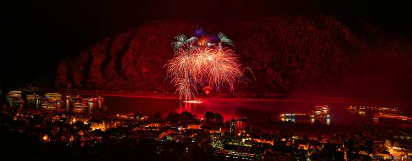 Feuerwerk NIGHT OF THE STARS bei Rhein in Flammen – Die Nacht der 1000 Feuer in Oberwesel 2022 zu bekannten Filmmelodien