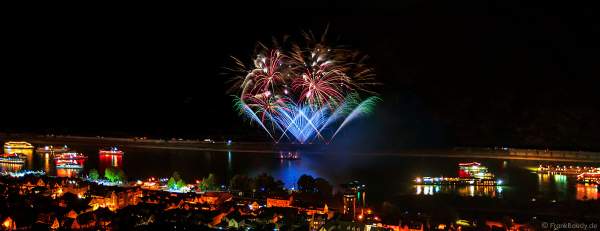 Feuerwerk NIGHT OF THE STARS bei Rhein in Flammen – Die Nacht der 1000 Feuer in Oberwesel 2022 zu bekannten Filmmelodien