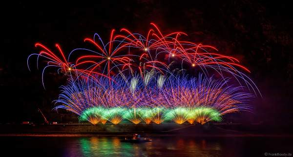 Feuerwerk NIGHT OF THE STARS bei Rhein in Flammen – Die Nacht der 1000 Feuer in Oberwesel 2022 zu bekannten Filmmelodien
