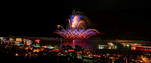 Feuerwerk NIGHT OF THE STARS bei Rhein in Flammen – Die Nacht der 1000 Feuer in Oberwesel 2022 zu bekannten Filmmelodien