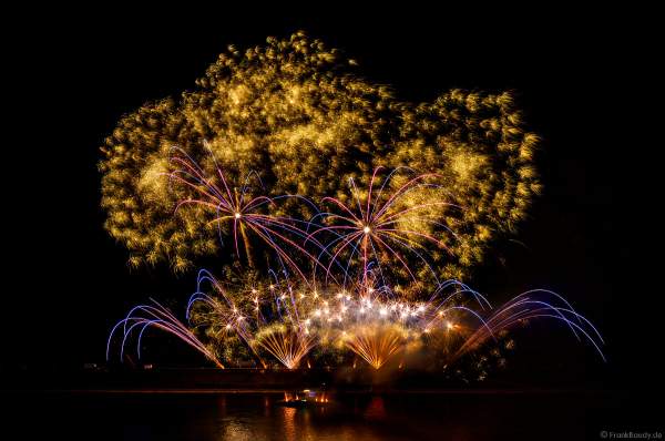 Feuerwerk NIGHT OF THE STARS bei Rhein in Flammen – Die Nacht der 1000 Feuer in Oberwesel 2022 zu bekannten Filmmelodien