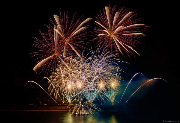 Feuerwerk NIGHT OF THE STARS bei Rhein in Flammen – Die Nacht der 1000 Feuer in Oberwesel 2022 zu bekannten Filmmelodien