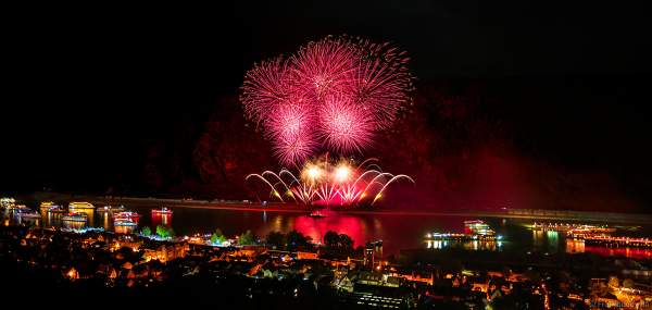 Feuerwerk NIGHT OF THE STARS bei Rhein in Flammen – Die Nacht der 1000 Feuer in Oberwesel 2022 zu bekannten Filmmelodien