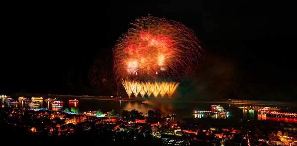 Feuerwerk NIGHT OF THE STARS bei Rhein in Flammen – Die Nacht der 1000 Feuer in Oberwesel 2022 zu bekannten Filmmelodien