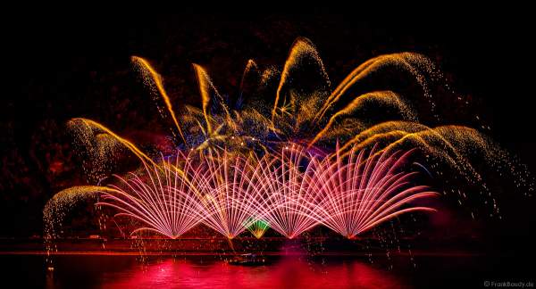 Feuerwerk NIGHT OF THE STARS bei Rhein in Flammen – Die Nacht der 1000 Feuer in Oberwesel 2022 zu bekannten Filmmelodien