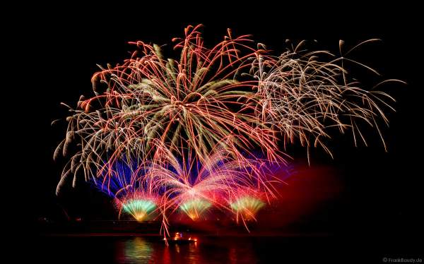 Feuerwerk NIGHT OF THE STARS bei Rhein in Flammen – Die Nacht der 1000 Feuer in Oberwesel 2022 zu bekannten Filmmelodien