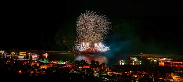 Feuerwerk NIGHT OF THE STARS bei Rhein in Flammen – Die Nacht der 1000 Feuer in Oberwesel 2022 zu bekannten Filmmelodien